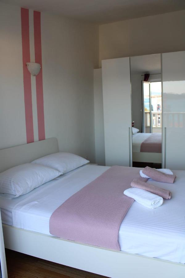 Apartments Renata Donji Seget Extérieur photo